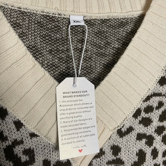 NWT Leopard Color Block V-Neck Knit Pullover - Picture 4 of 5